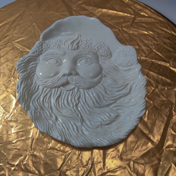 Mikasa Santa Platter of fine porcelain.Item# FK0001, displays Holiday Treats. 9" - Picture 3 of 6